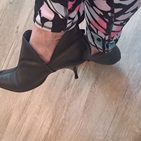 Sharp looking SHOES - Picture 6 of 6